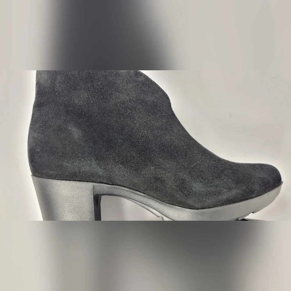 Munro Suede Robynette Ankle Booties #765 Size 8.5N